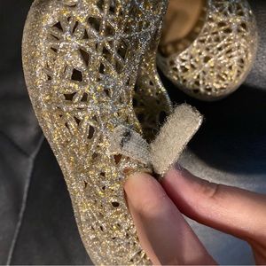 Mini melissa girls zig zag shoes size 9 girls gold silver